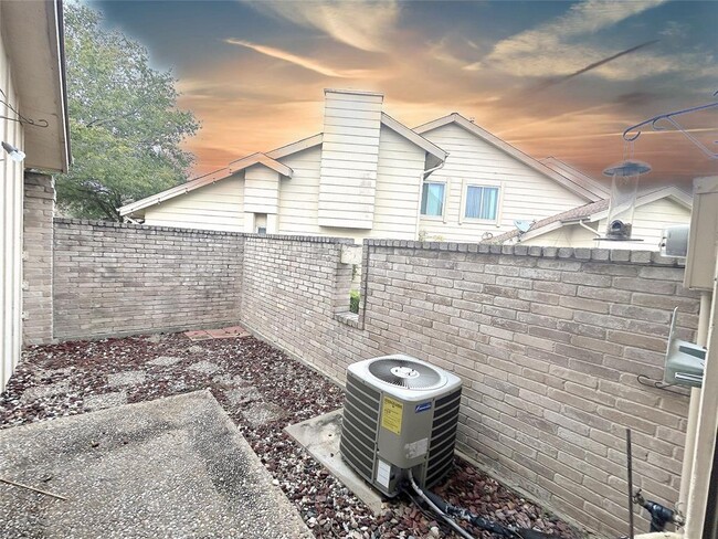 Building Photo - 13611 Garden Grove Ct