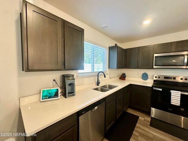 Building Photo - 960 Panther Lk Pkwy