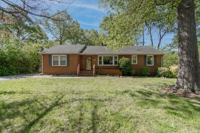 Building Photo - 7421 Dell Dr