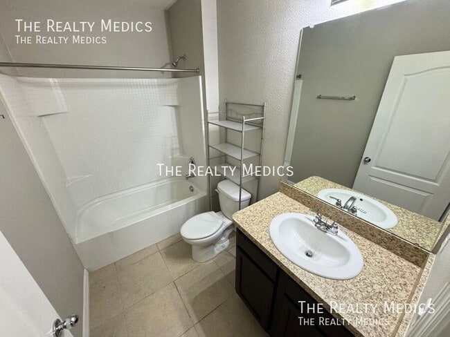 Building Photo - 1665 Laurel Oaks Dr