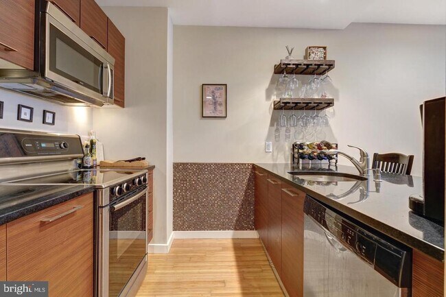 Building Photo - 934 N 3rd St