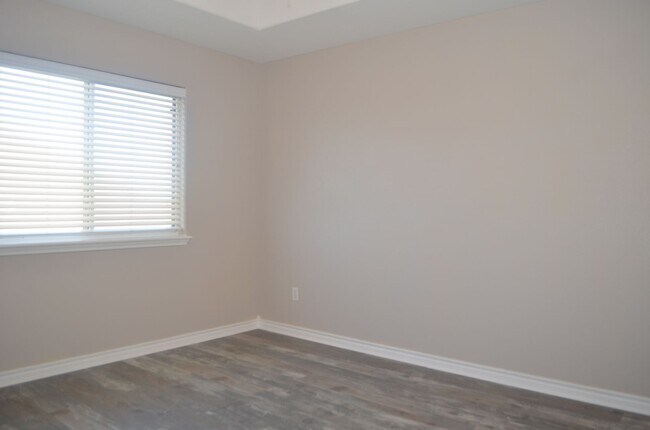 Building Photo - YOUR COASTAL PARADISE AWAITS!
