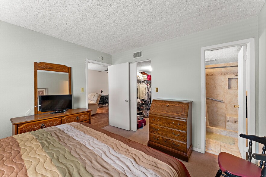Building Photo - 4746 Azalea Dr