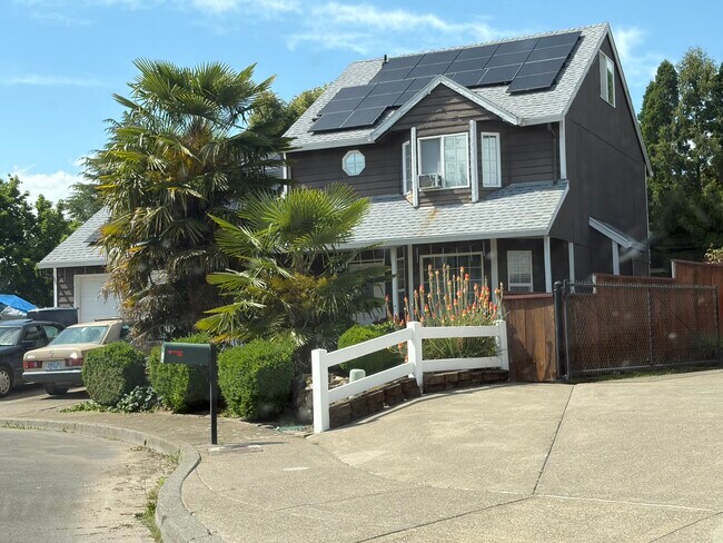 Building Photo - D-1163