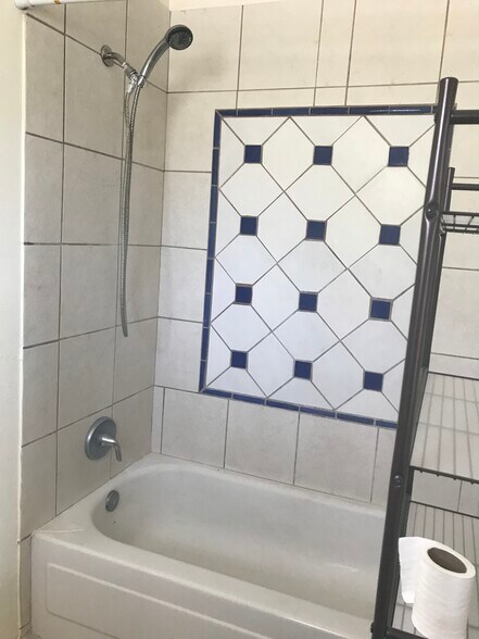 Building Photo - 123 North St