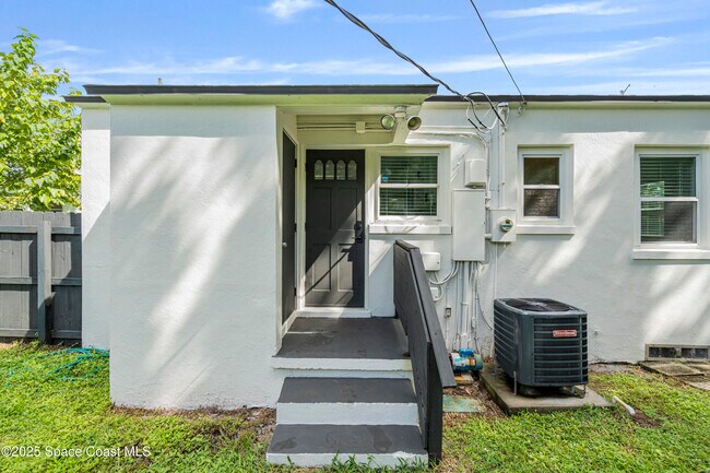 Building Photo - 509 E Fee Ave