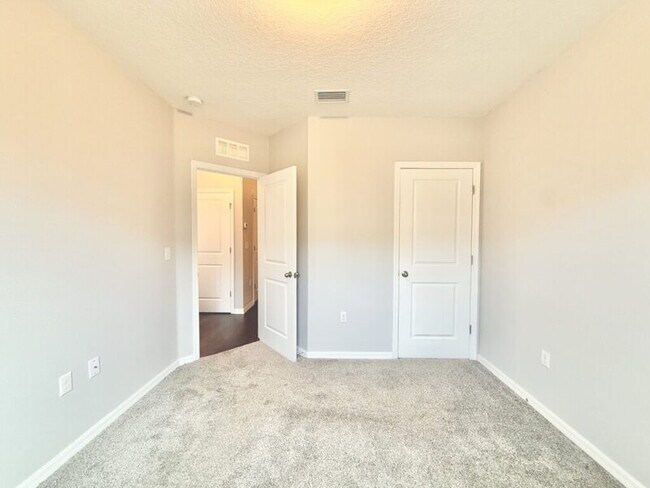 Building Photo - 9826 Hound Chase Dr