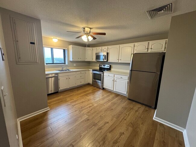 Building Photo - 22 9th St