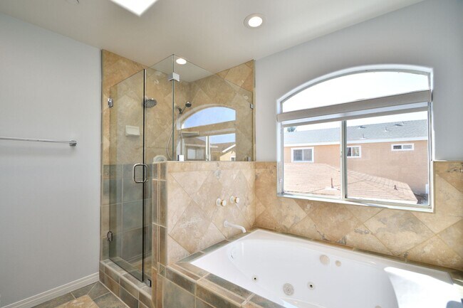 Building Photo - 3 Bed 2.5 Bath Home.