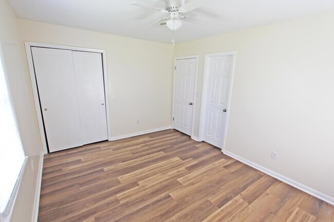 Building Photo - 401 Windridge Dr