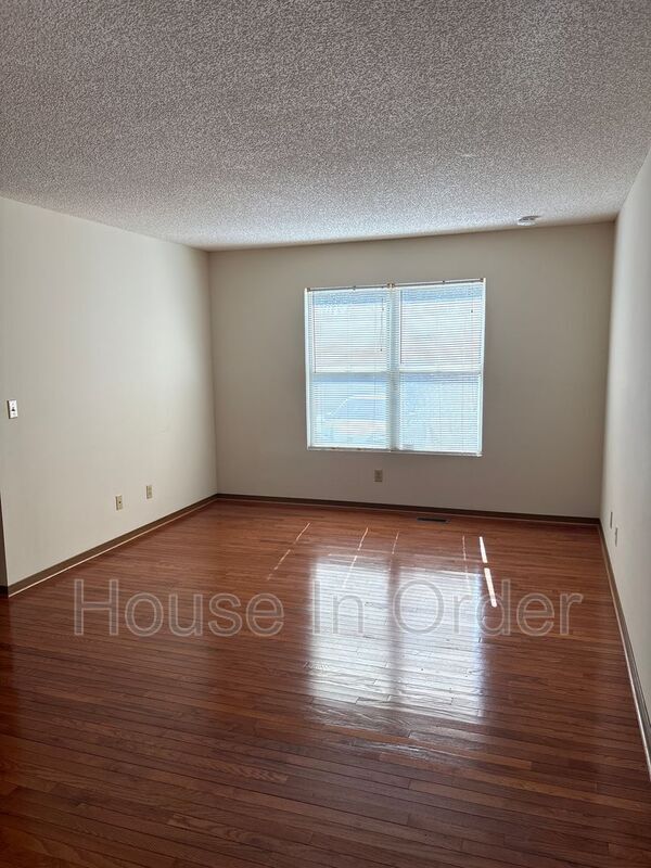 Building Photo - 1230-5 State Street