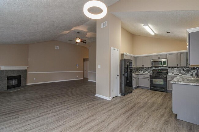 Building Photo - 15903 N Trace Dr