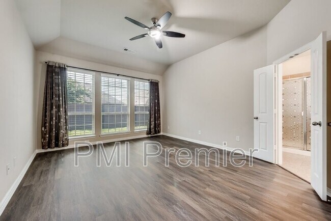 Building Photo - 2900 N Umberland Dr