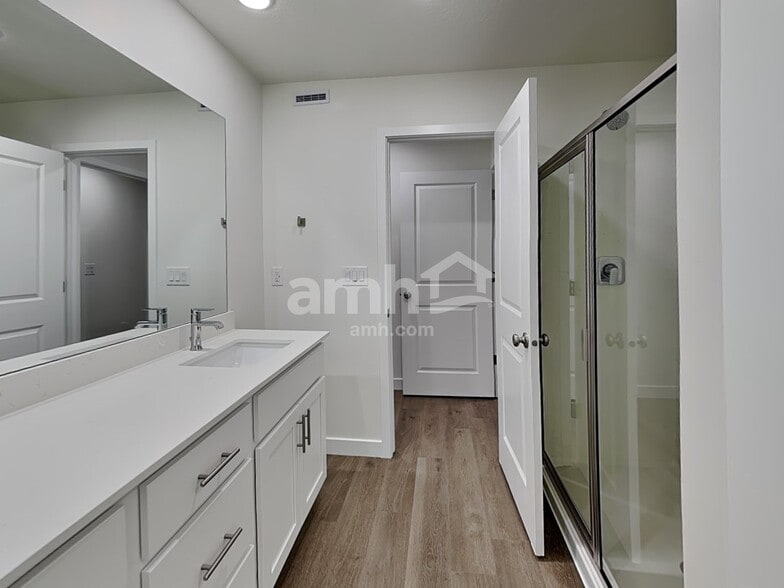 Building Photo - 1232 W Mahogany St