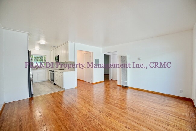 Building Photo - Reduced Rent! Now $3,300 (Was $3,500) Qual...