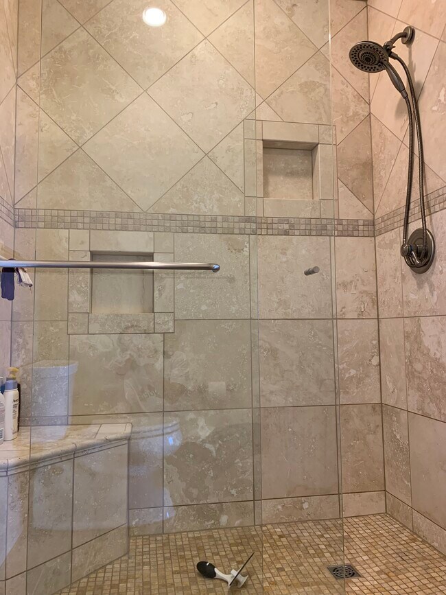 Building Photo - 540 S Lakeshore Blvd