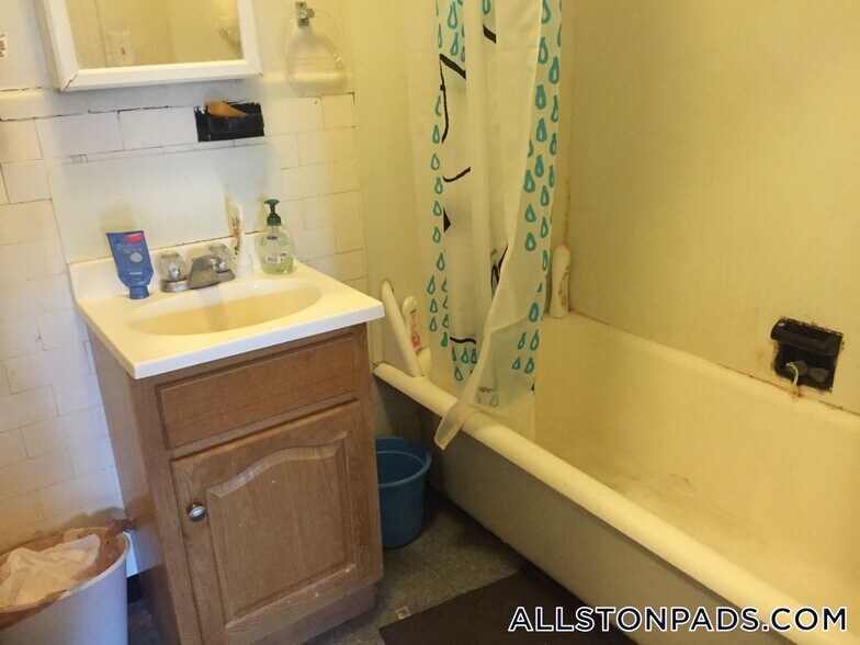 Building Photo - 1375 Commonwealth Ave