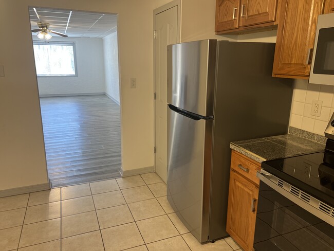 Building Photo - 2507 Rebecca Ct W