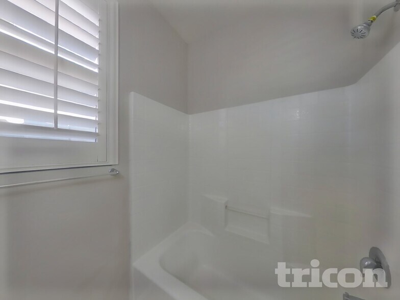 Building Photo - 7224 W Jones Ave