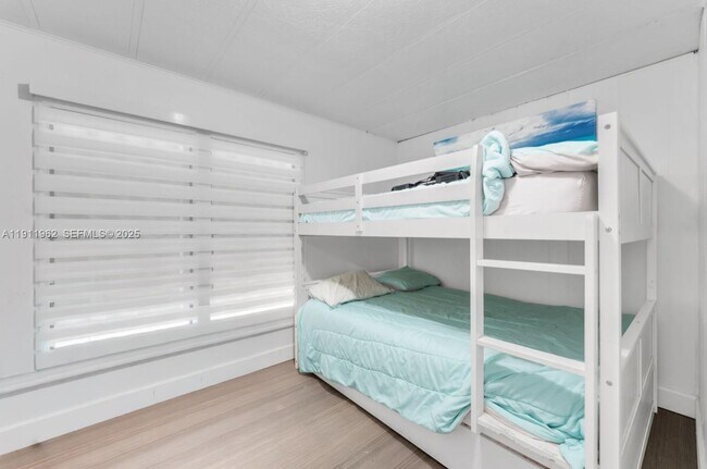 Building Photo - 164 Blue Harbor Dr