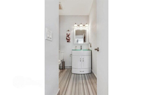 Building Photo - 1320 Drexel Ave