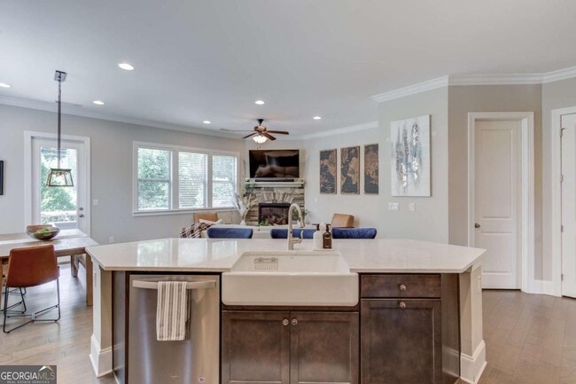 Building Photo - 1450 Edgebrook Ct NE