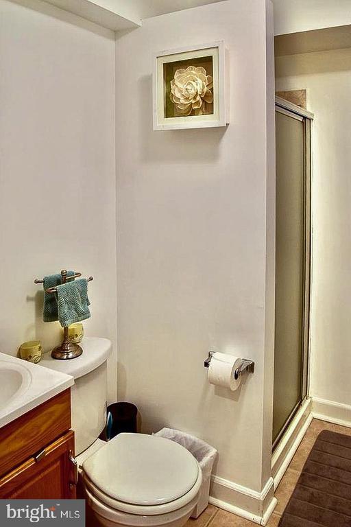 Building Photo - 2235 Abbotsford Dr