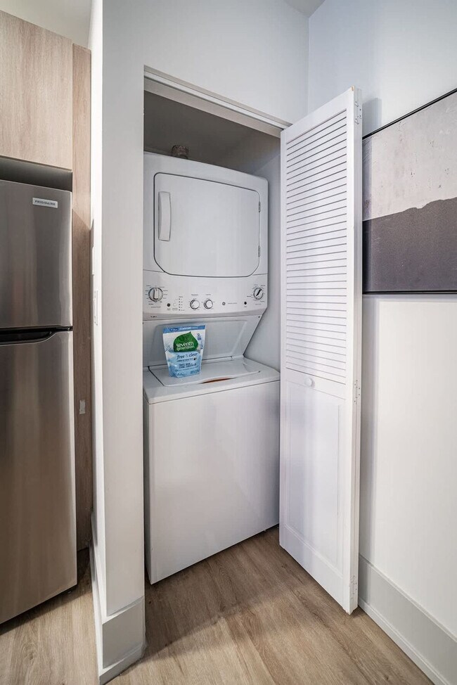 Building Photo - 3546 N Southport Ave