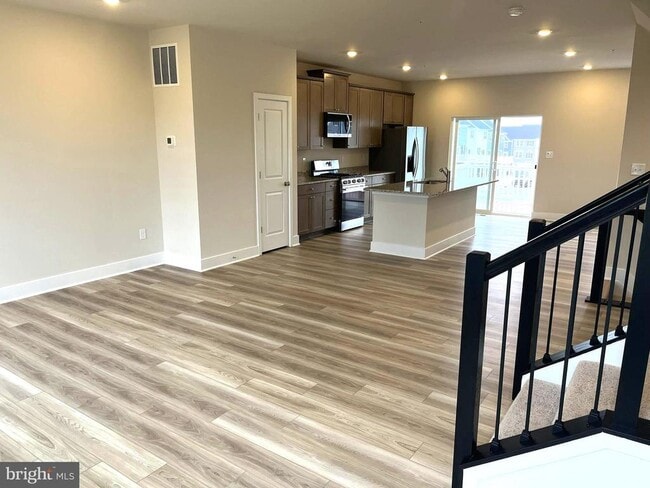 Building Photo - 7616 Johnnycake Rd