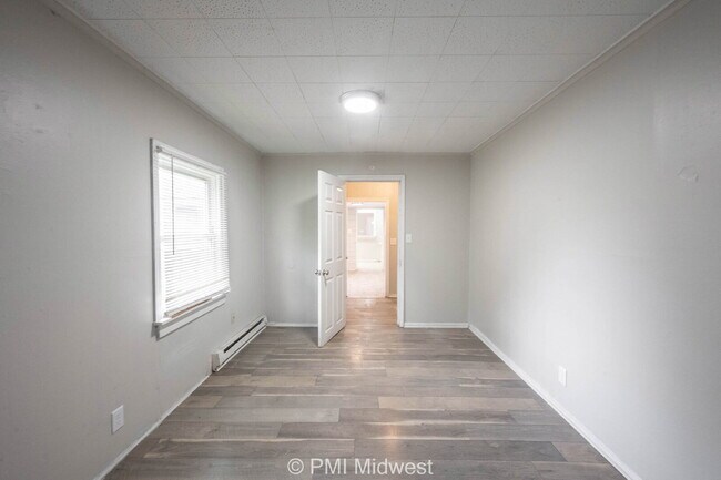 Building Photo - 4923 Barlow Dr