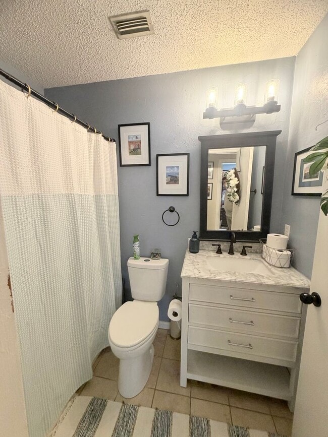 Building Photo - Fenced in 4 Bed 2 Bath in Mariners Landing