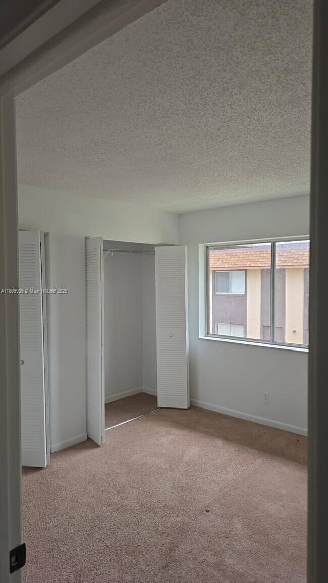 Building Photo - 2120 Sherwood Forest Blvd