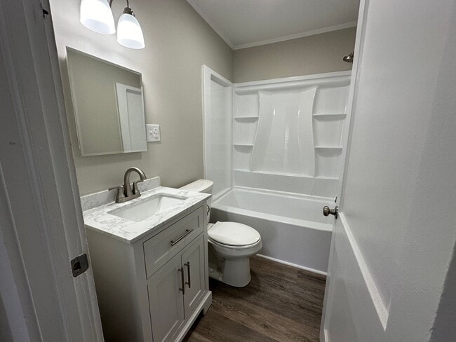 Building Photo - Charming Two Bedroom Home