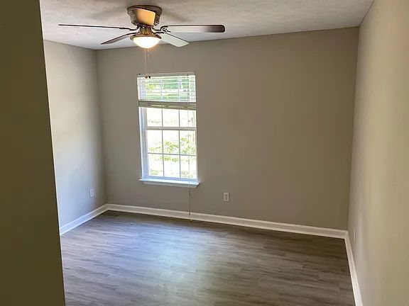 Building Photo - "Charming 3-Bed Home with Spacious Layout in Chattanooga!"
