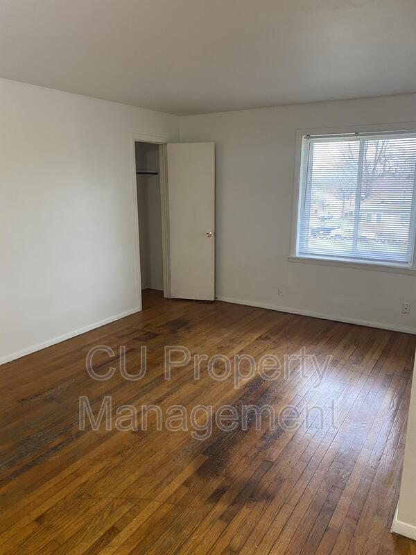 Primary Photo - 202 S Lynn St