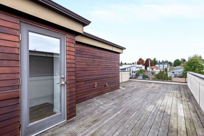 Building Photo - Contemporary 3 Bedroom Ballard Townhome in Prime Location
