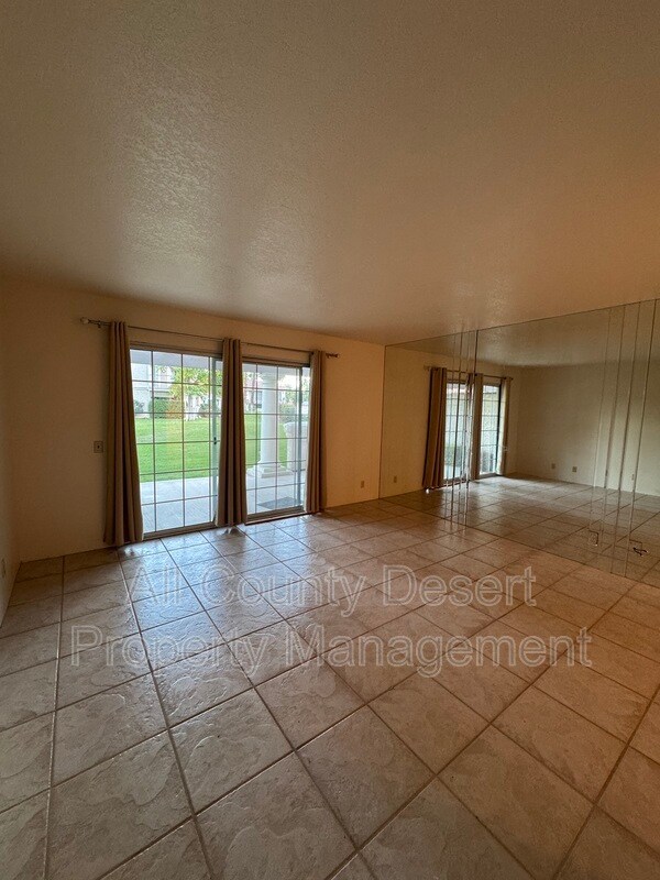 Building Photo - 2701 E Mesquite Ave