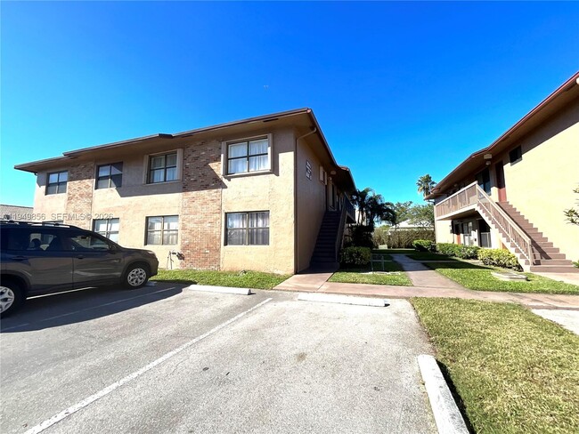 Building Photo - 10043 Winding Lake Rd