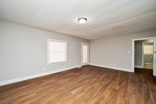 Building Photo - Beautifully Renovated Hueytown Gem – Spacious, Stylish & Move-In Ready!