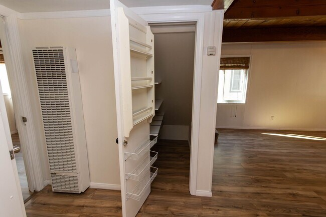 Building Photo - 3 Bedroom 2 Bath Gambrel Nestled in Big Bear City