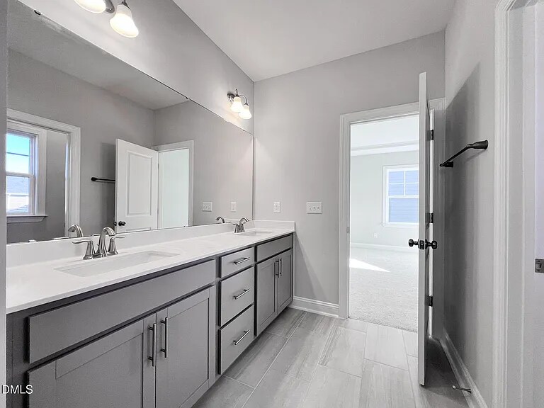 Building Photo - 304 Canyon Spring Trl