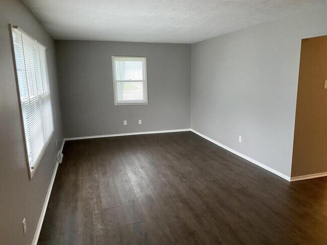 Building Photo - 2013 S 5th St