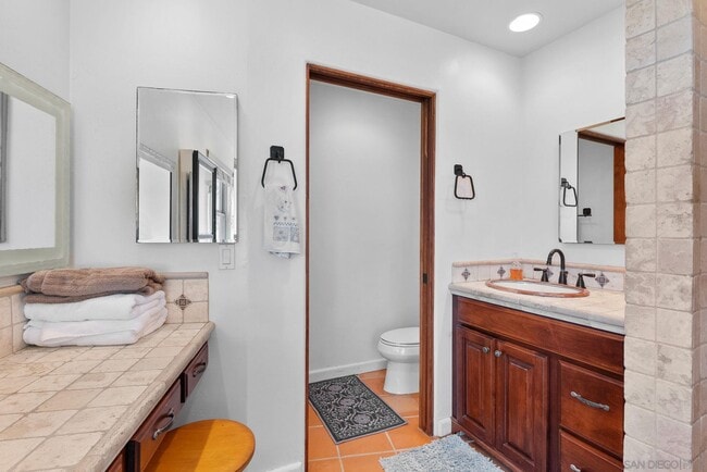 Building Photo - 701 N Granados Ave