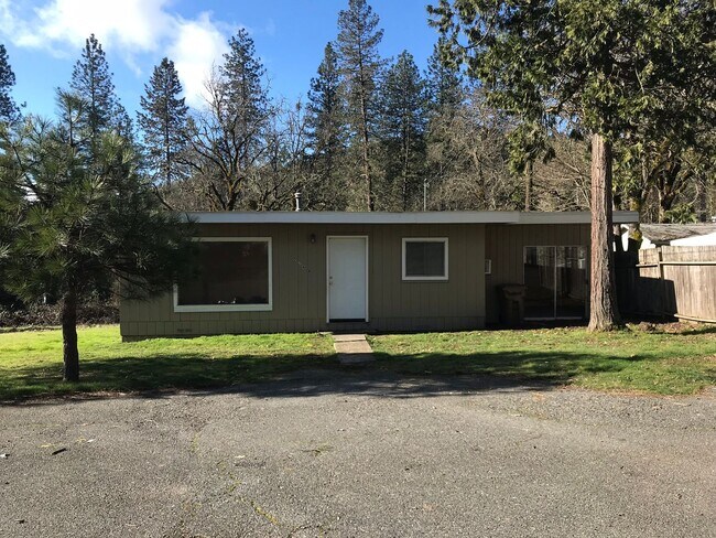 Primary Photo - 2802-2802 NW Highland Ave