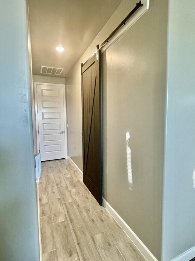 Building Photo - 13432 Emerald Rose Ct