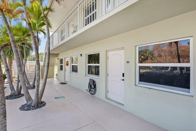 Building Photo - 2319 Tamarind Dr