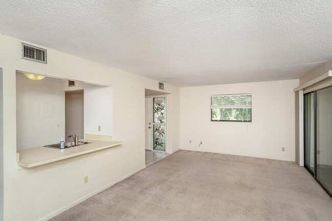 Building Photo - 10 Cristina Ct