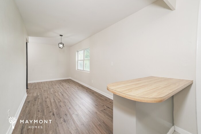 Building Photo - 1231 Greenview Dr