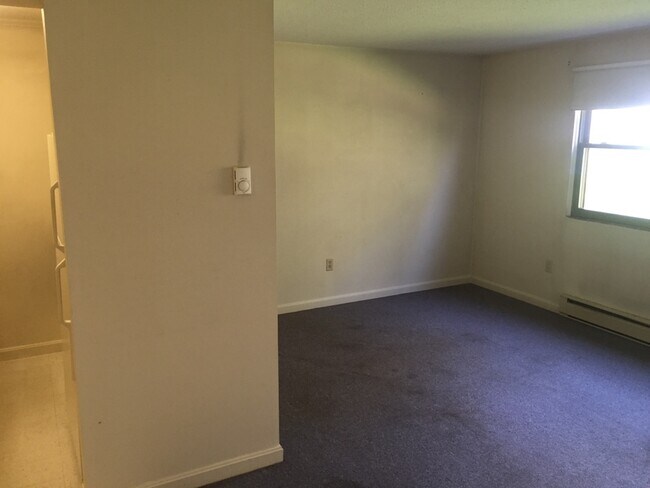 Building Photo - Jaffrey Village