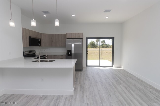 Building Photo - 3015 S Balsam Cir